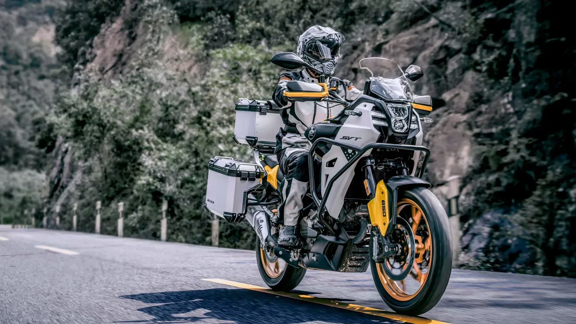 QJ MOTOR SVT 650X